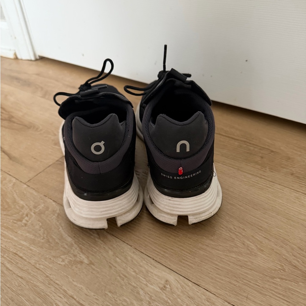 On Running Men's Black and White Cloudtec Running Shoes - Picture 3 of 5